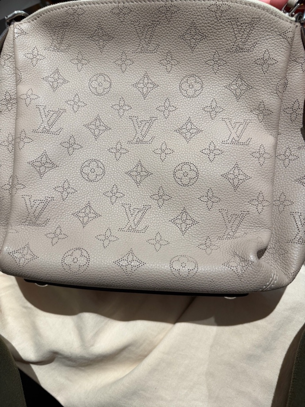 Louis Vuitton - Picture 8 of 15